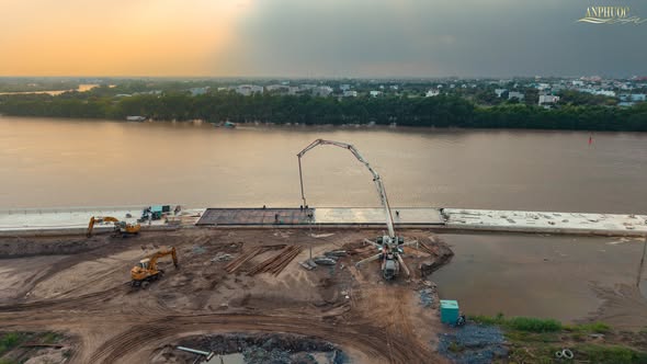 Những mét bờ kè cuối cùng đang được hoàn thiện, góp phần tạo nên diện mạo ven sông ngày càng chỉn chu tại An Phước Sài Gòn